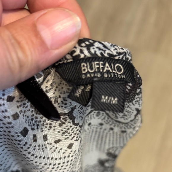 Buffalo David Bitton Black and White Lace Pattern Tank Top - Picture 2 of 2